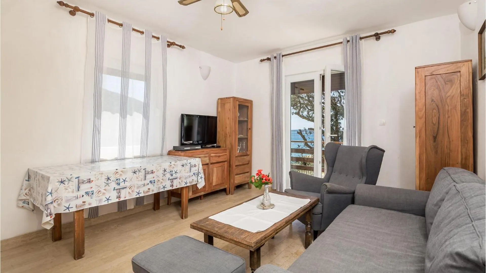 3 Bedroom Nice Apartment In Cres